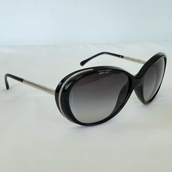 CHANEL 6037 Black w Silver CC Logo Frame Smokey Gray Gradient Lenses Sunglasses - Picture 3 of 16